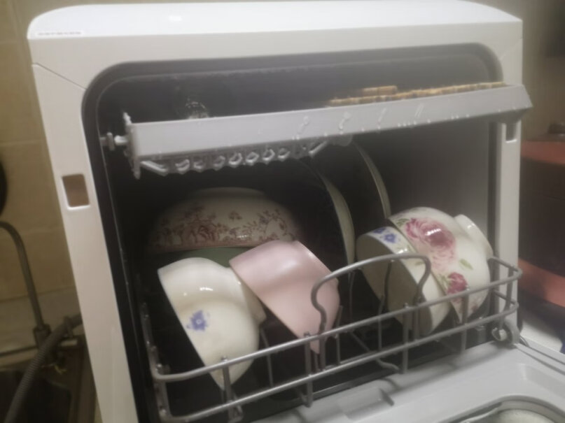 布谷洗碗机家用6套你们这款洗碗机洗碗烘干以后，里面还会有很多水吗？我这个洗碗烘了一个晚上还是很多水珠。