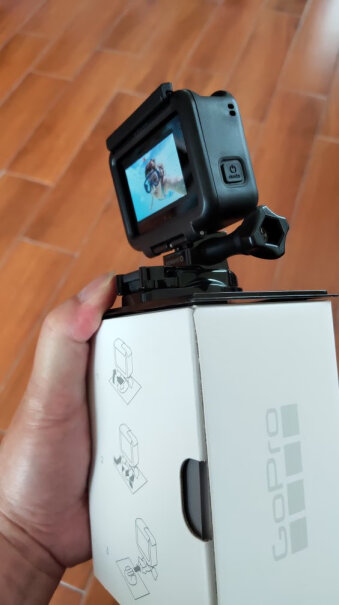 GoPro HERO7 Silver相机请问裸机防水如何？能裸机在游泳池或者海里拍摄吗？