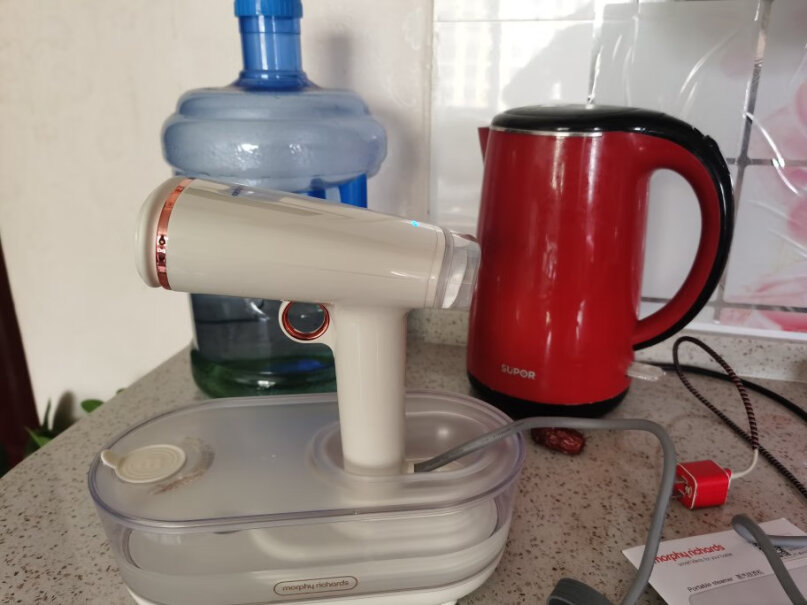 英国摩飞电器手持挂烫机家用蒸汽杀菌除菌烫斗小型熨烫机是不是要加纯净水？