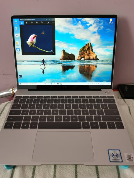 华为笔记本电脑MateBook13皓月银和深空灰哪个颜色更好看？
