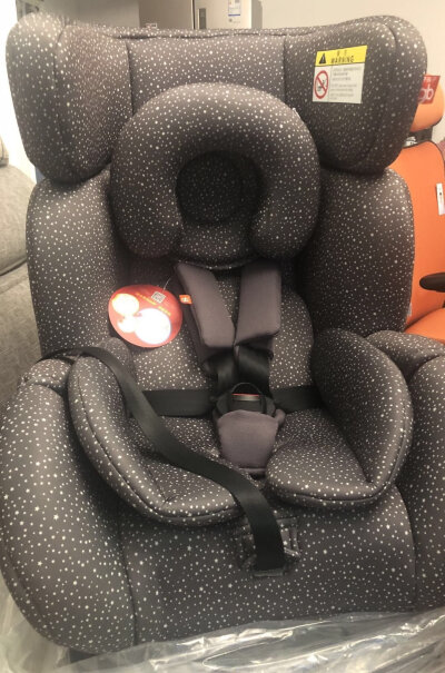 gb好孩子高速汽车儿童安全座椅2岁小孩儿坐着舒服吗，会不会很难受？这一款固定的牢固吗？