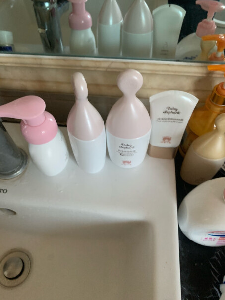 红色小象孕妇补水保湿护肤品套装洗面奶油腻吗？