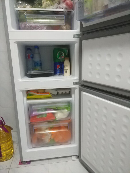 TCL201升冰箱的左右两个侧面靠近后面的地方很烫，是冰箱有问题吗？