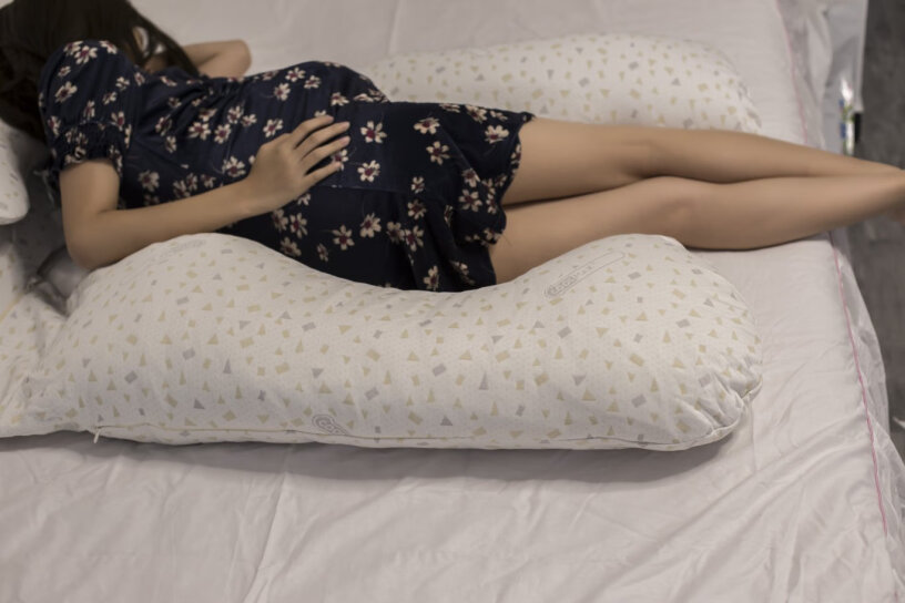 爱孕孕妇枕侧卧枕u型枕孕妇枕头多功能抱枕护腰侧睡枕这个有没有异味呢？？？？