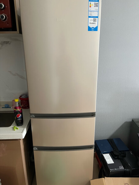 216升三门电冰箱小型家用中门软冷冻节能是京东自营的不？