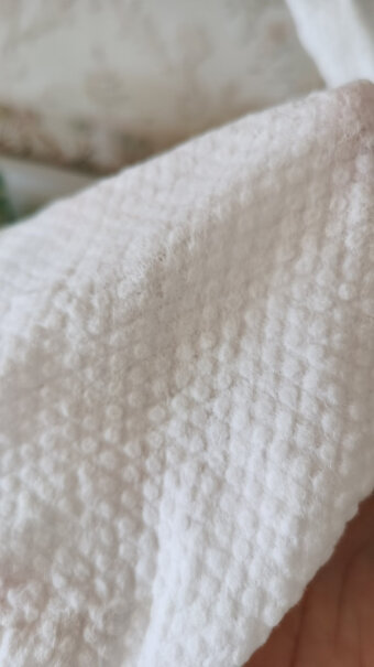 棉上超模一次性洗脸巾3盒全棉洁面巾擦脸美容巾化妆棉这个洗脸巾的生产日期和限用日期在哪找？