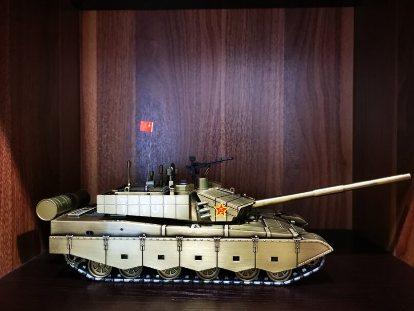 特尔博Terebo99A坦克合金仿真军事模型战车请问履带是合金的吗？