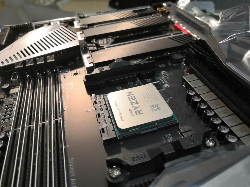 AMD R7 3800X 处理器打喜爱福会卡吗？
