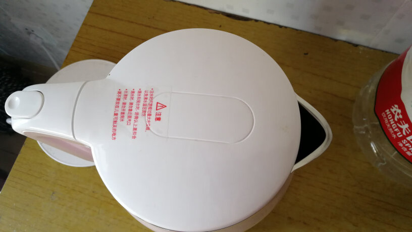 苏泊尔电水壶热水壶1.7L大容量电热水壶烧水壶买过的亲，发现有静电吗？