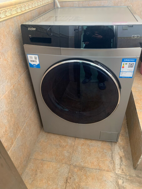 海尔滚筒洗衣机全自动10公斤洗烘一体这洗衣机带烘干功能吗？