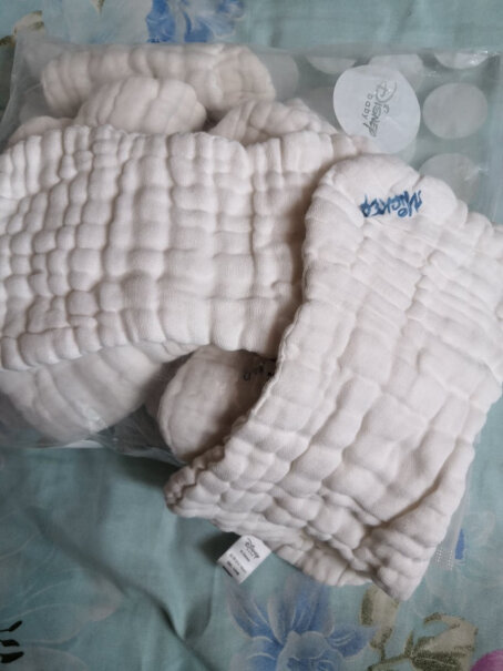 迪士尼宝宝新生儿全棉尿布12层加厚免折水洗纱布尿片请问会不会小了点？