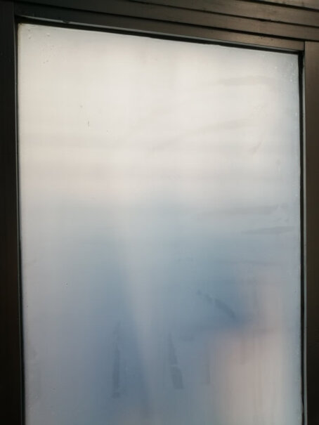 富居免胶静电玻璃贴纸玻璃膜我买的白雾的，按要求贴的，为什么水干了后就掉了？