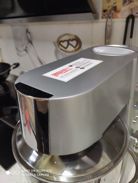 海氏厨师机多功能和面机料理机打蛋器HM770升级款请问各位前辈，机子掉黑粉吗？最多和多少面粉？