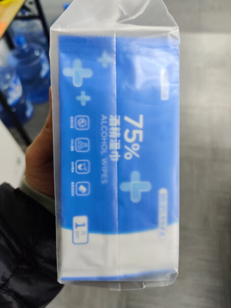 75%酒精湿巾80片*3包杀菌湿巾是医用酒精吗？