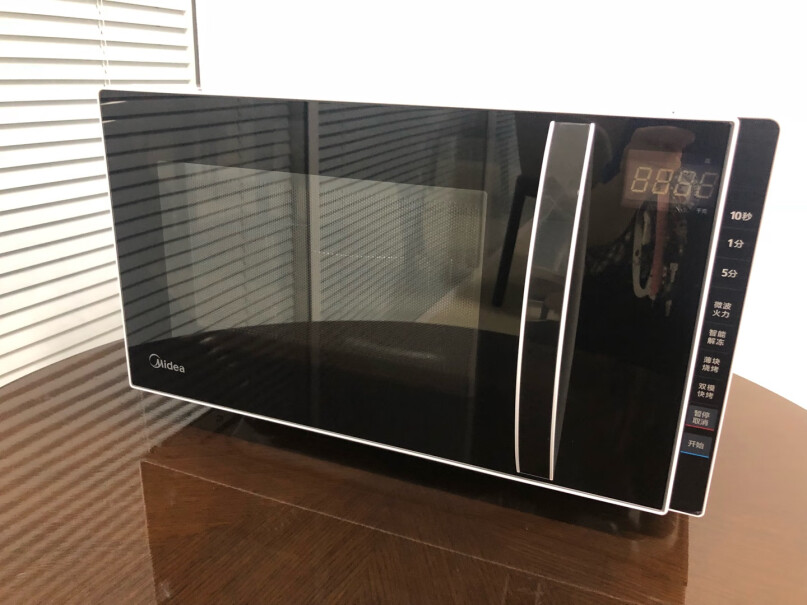 美的微烤一体机20升平板加热家用光波炉多功能微蒸烤箱用瓷器的盘子吗？