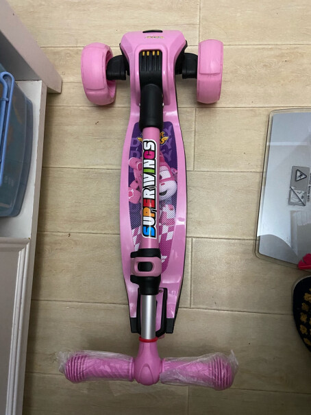 超级飞侠儿童滑板车2-6-12岁5CM闪光宽轮坐位不可拆，大了玩病会不会碍事？
