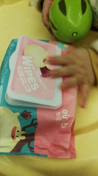 怡恩贝婴儿湿纸巾护肤柔湿巾为什么湿巾抽出来以后用手捏会有好多泡沫？