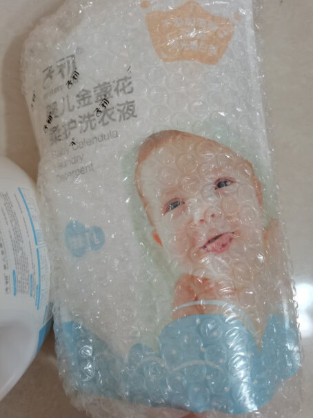 子初婴儿金盏花柔护洗衣液宝宝多效洗衣液儿童洗衣液有荧光剂吗？
