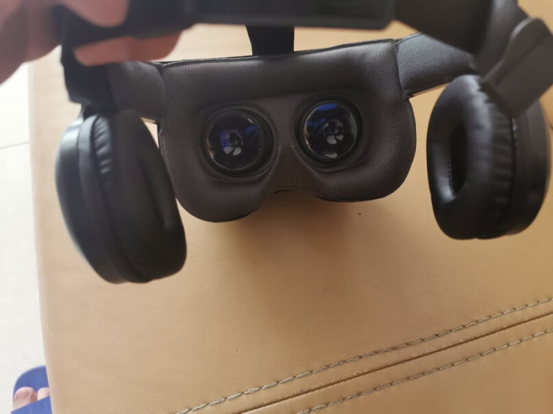 小宅VR眼镜Z5青春版青春版是连线耳机，有环绕立体声吗？