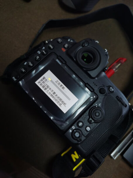 尼康D850 单反相机d850的背光如何开启？