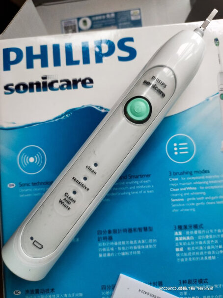 飞利浦sonicare电动牙刷礼盒我们家的欧乐B充好电只能用几次，几次后又充电，这个飞利浦充电后可以使用大概几次，