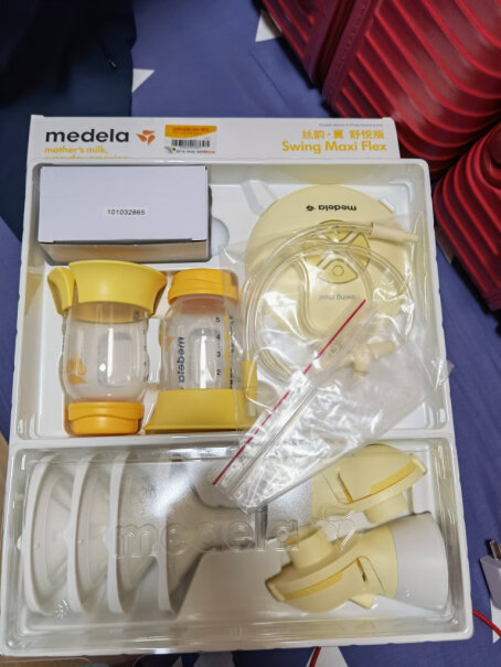 Medela美德乐吸奶器电动吸奶器单边吸乳器母乳集奶器挤奶器大家吸奶器里的黄色连接膜有味道吗？