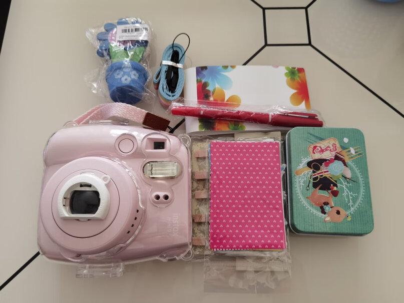 富士instax mini9相机 葡萄紫用冲电吗？一直都有电可以照吗？