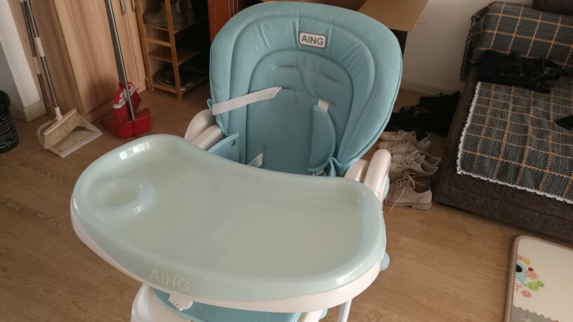 爱音儿童餐椅婴幼儿餐椅那个防滑柱跟餐盘一体的么？男宝宝大点用着会不会不舒服？