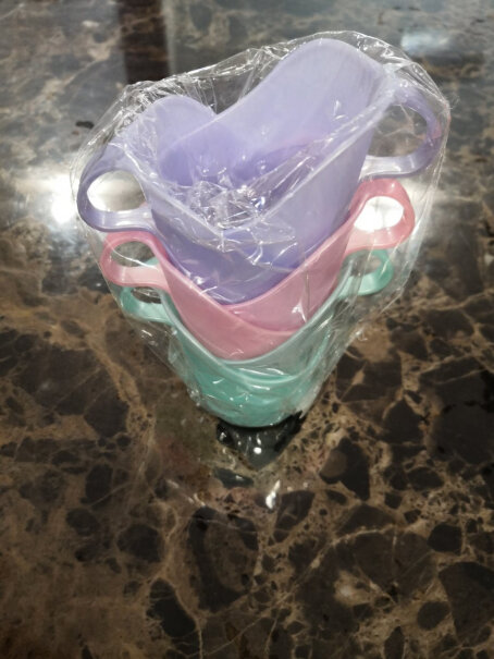 茶花纸杯托防烫塑料杯托请问你们的杯托用秒洁一次性塑料杯320升能放下吗？