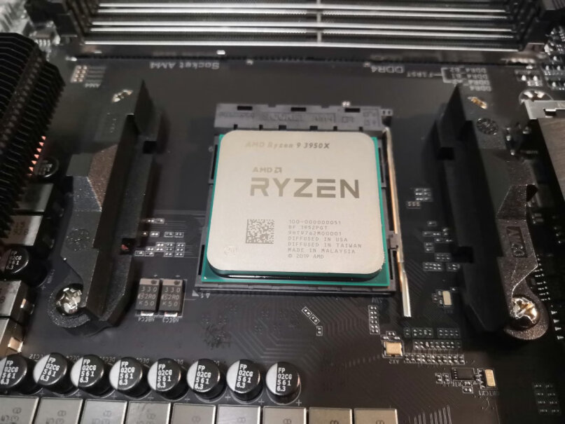 AMD R7 3800X 处理器大家有用keyshot9的吗？实时渲染，我的120水冷能坚持3分钟，你们呢？