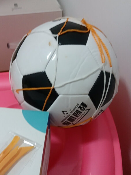 足球得力deli5号标准训练足球PVC机缝教学用球内幕透露,评测哪款质量更好？