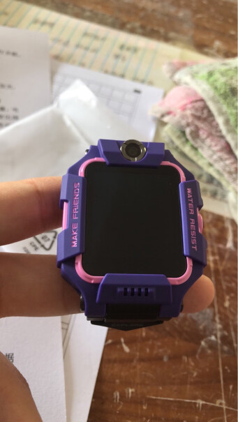 小天才Z6儿童电话手表可以告诉我包装盒里为什么没有插头吗？