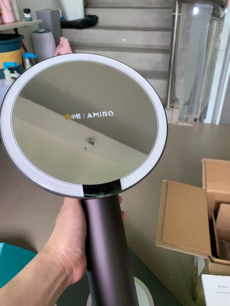 化妆镜梳妆镜AMIRO觅光带灯led补光日光为啥，充满电了，按一下就灭了，还蓝色灯闪烁？