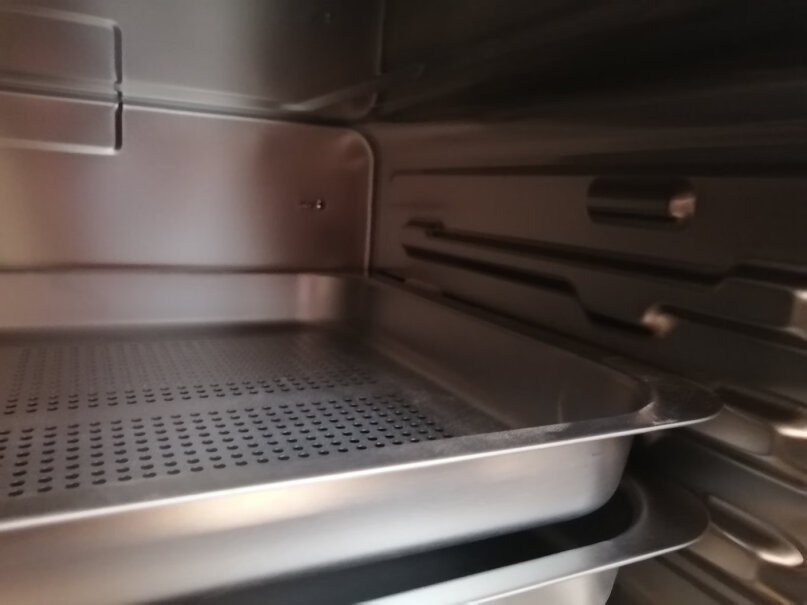 老板R075嵌入式电烤箱家用60L大容量内嵌式多功能烘焙烤箱电源线在左侧还是右侧？