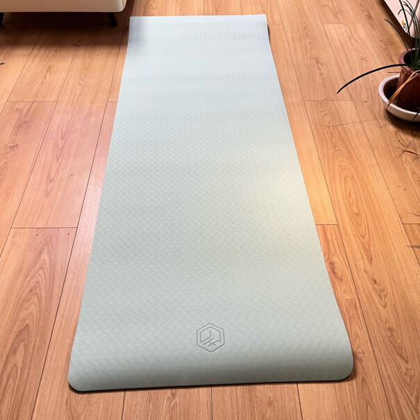 京东京造瑜伽垫 健身垫防滑加厚加宽灰请问做平板支撑毯子会被拉长么？