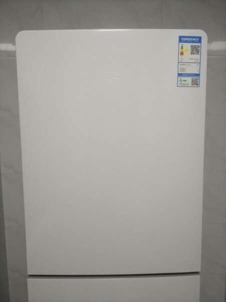 TCL201升冰箱的左右两个侧面靠近后面的地方很烫，是冰箱有问题吗？