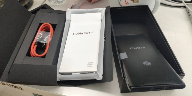 nubia努比亚Z40Pro一个边缘化的品牌，还学苹果不送充电器！早点倒吧？