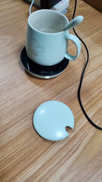 小熊陶瓷杯保温杯垫电热杯垫水杯恒温加热器杯子的盖子有个洞，这个设计好吗？会有灰尘进去吗？