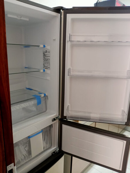 海尔216升直冷冰箱三门三温区多门小型迷你家用租房低音节能不占地中门软冷冻以旧换新BCD-216ST你们的冰箱内背部会结冰吗？