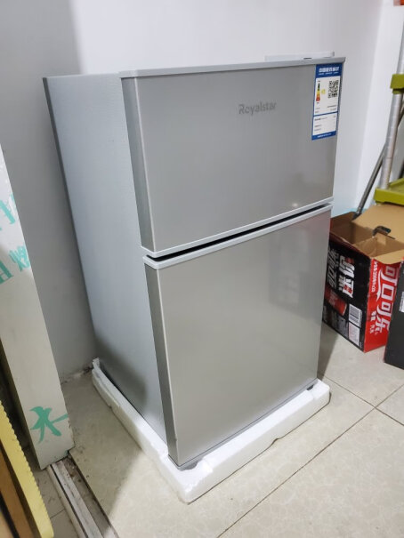 荣事达迷你冰箱小小型双门电冰箱家用宿舍冷冻冷藏节能咨询一下，这款冰箱它的尺寸是宽400mm，问一下它下面冷藏室能放东西的空间有多大？