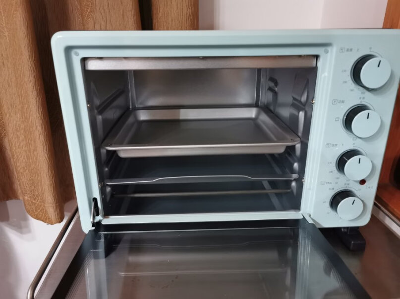 美的家用多功能电烤箱25升你们的烤箱上下管都能亮吗？