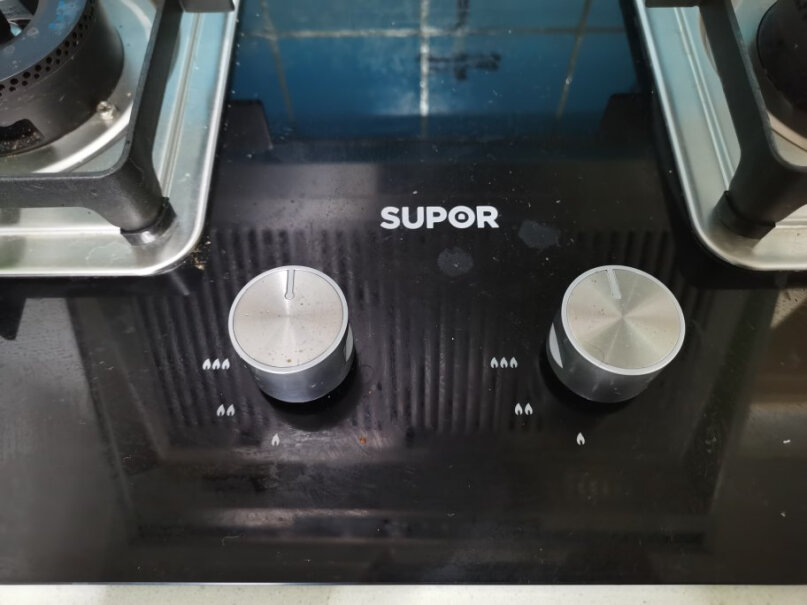 苏泊尔SUPOR燃气灶双灶是否提供天然气使用安全标志？