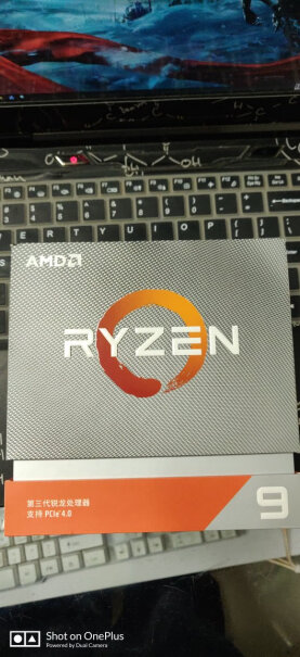 AMD R7 3800X 处理器这个盒子里送散热风扇吗？要是自己买，12厘米的单风扇水冷能压的住吗？