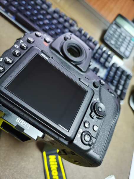 尼康D850 单反相机尼康800镜头卡口与850镜头卡口一样吗？即原800用的镜头可在850机上一样使用吗？