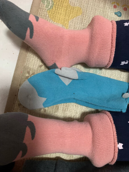 婴儿手套脚套好奇鱼0-5岁婴儿袜子告诉你哪款性价比高,3分钟告诉你到底有没有必要买！