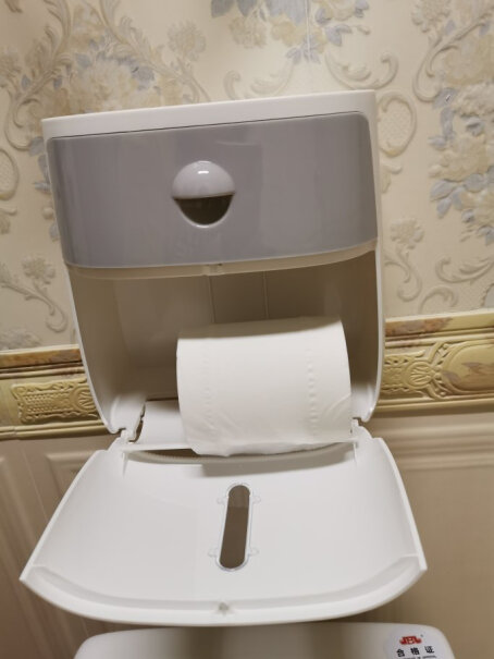 意可可纸盒纸巾盒置物架纸筒壁挂打孔卫生纸纸巾是用电的吗？