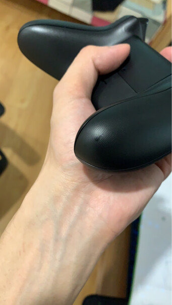 微软Xbox无线控制器磨砂黑+Win10适用的无线适配器这个手柄的插线口这么紧嘛，不用线可以一直插着嘛？