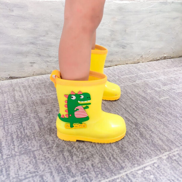 欧育儿童雨鞋男童女童时尚卡通防滑雨靴小孩水鞋宝宝雨鞋跳水的时候进水吗？
