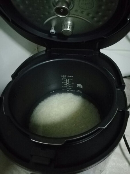 美的电压力锅IH电磁立体加热高压压力锅用过的亲问一下煮粥会溢锅吗？