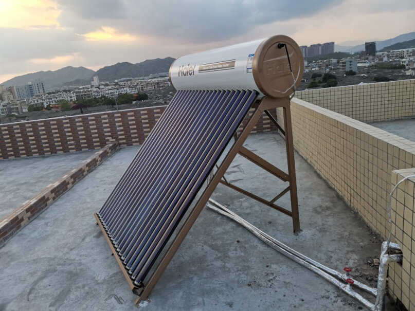 海尔太阳能热水器家用一级能效光电两用包安装吗？